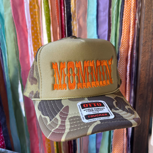 MOMMIN' Trucker Hat